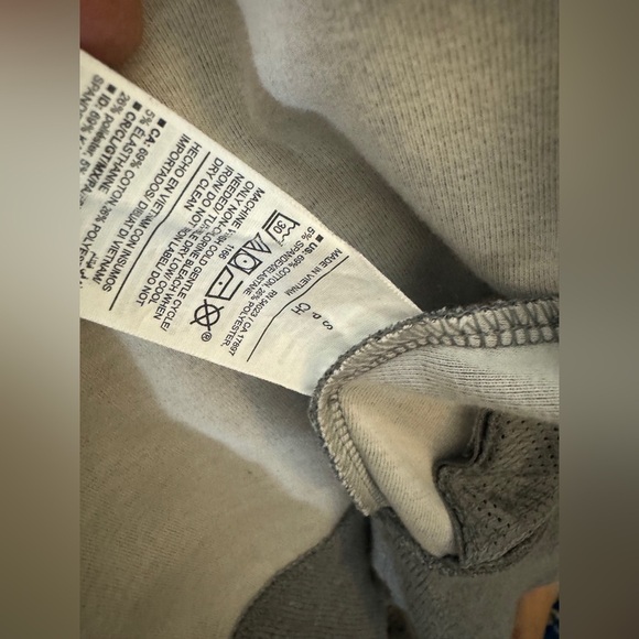 Old navy Dynamic Fleece Gray Hoodie. Excellent Condition. Size Small - Picture 4 of 7